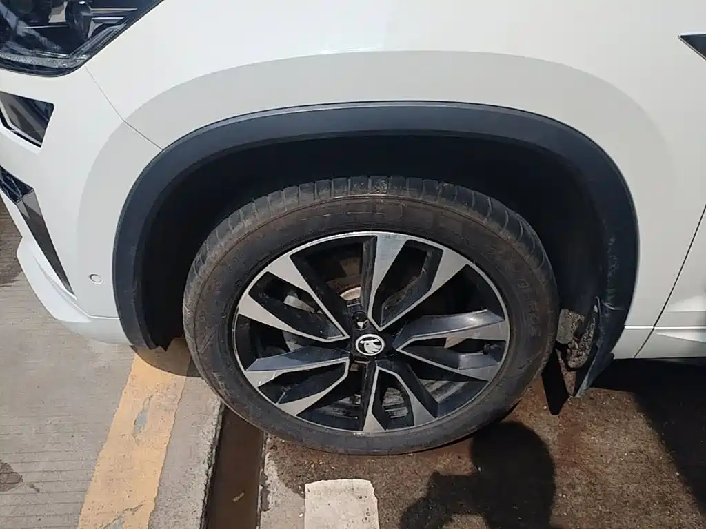 Škoda Kodiaq 2023 2022 Facelift TSI330 7-seat FWD Luxury Edition