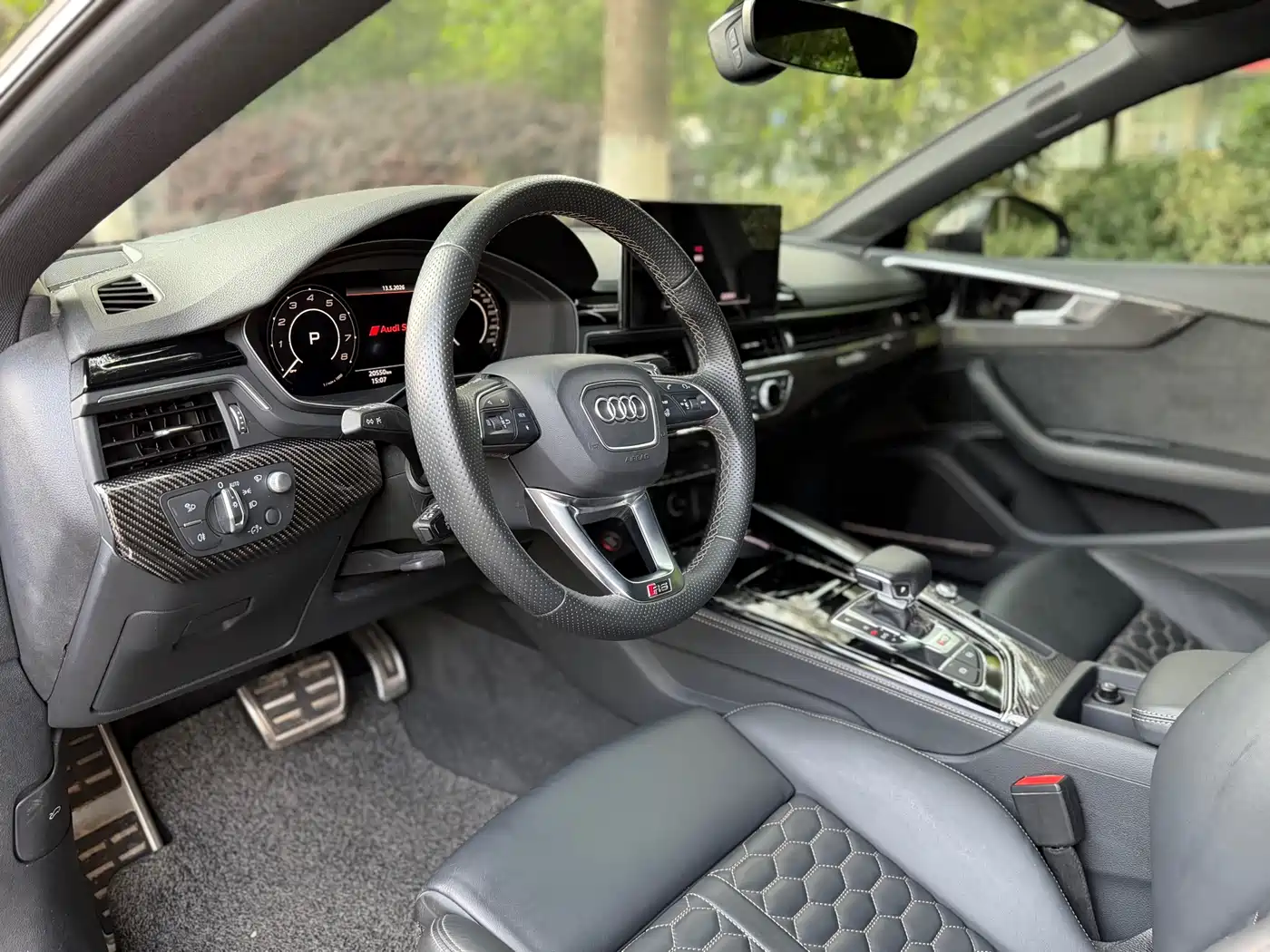 Audi RS 5 2023 Model RS 5 2.9T Sportback Dark Gold Edition фото 5