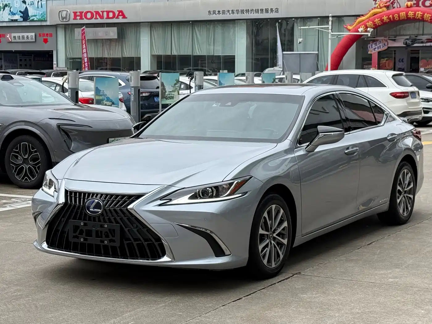 Фото 3 - Lexus ES