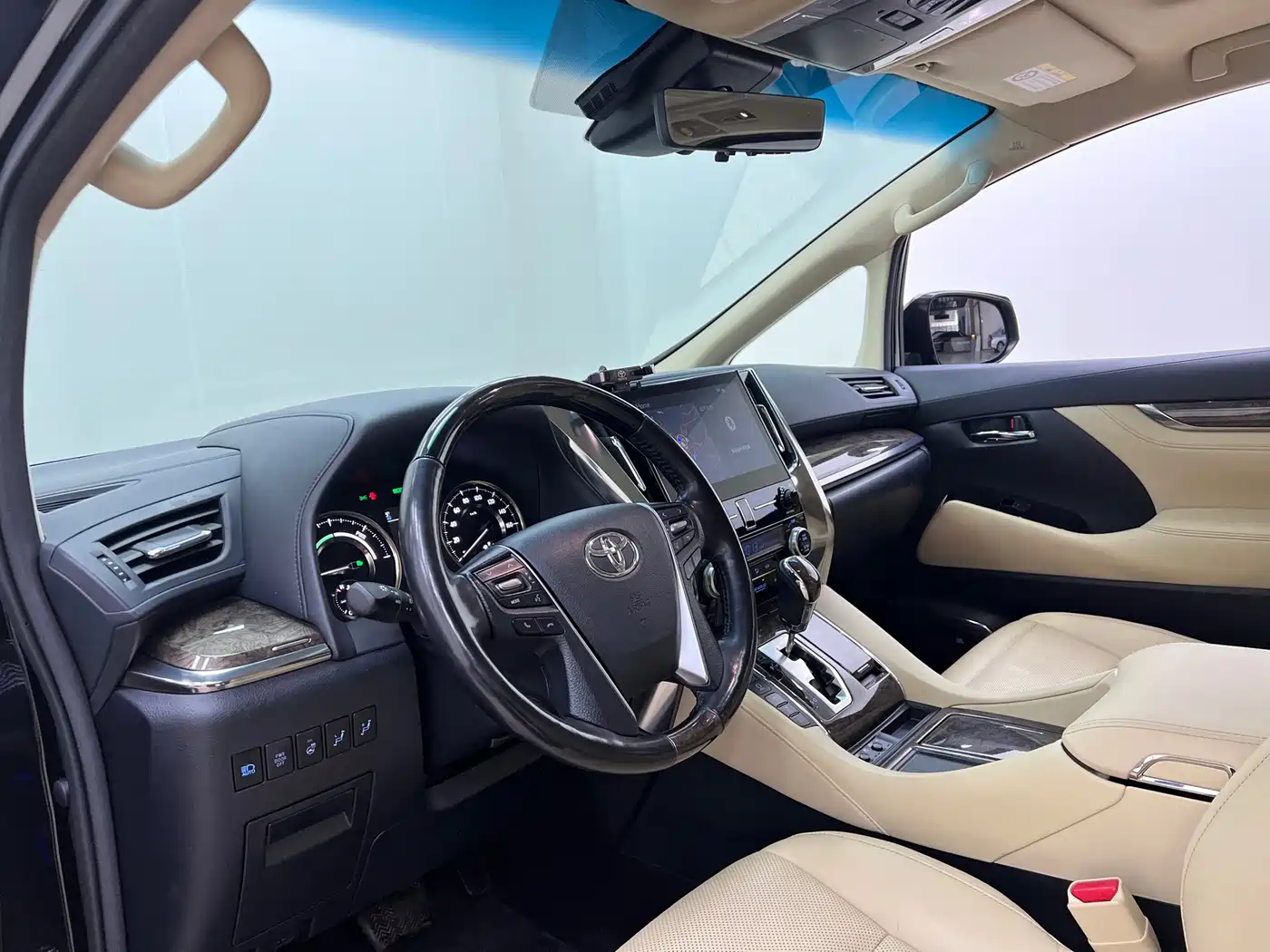 Toyota Vellfire 2021 Crown Hybrid 2.5L HV Premium Edition фото 15