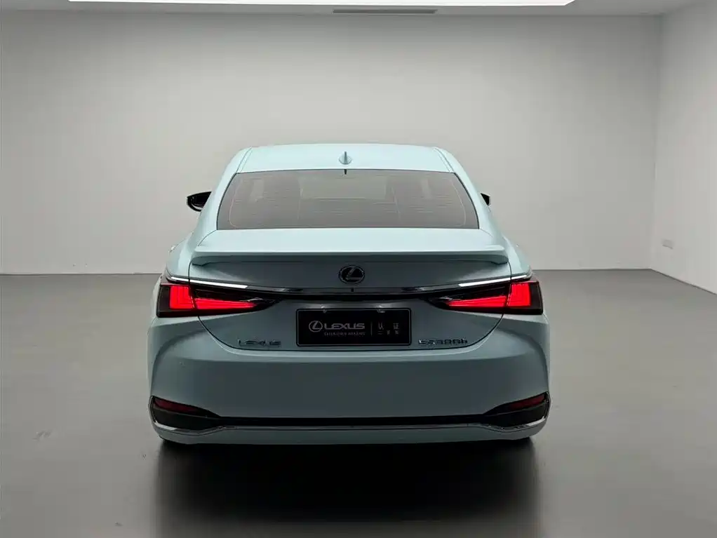 Lexus ES 2020 300h Ultimate Edition фото 17