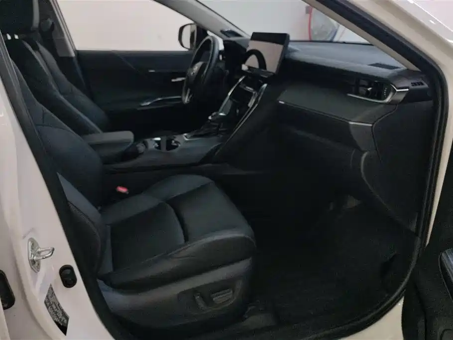 Toyota Venza 2022 2.0L CVT 2WD Premium фото 8