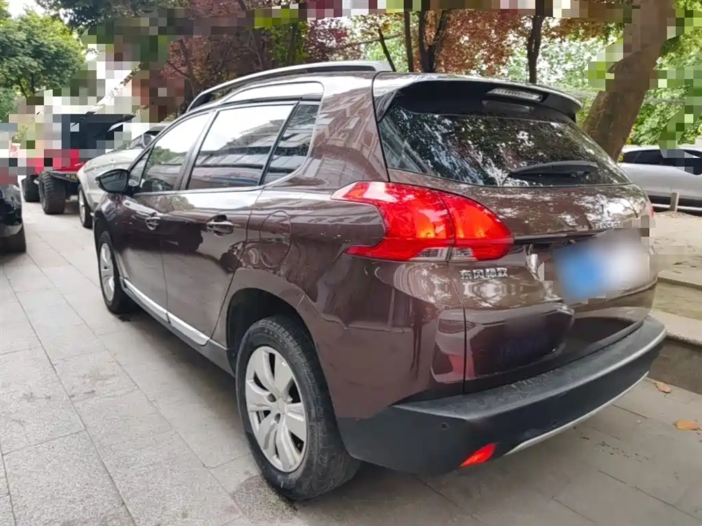 Peugeot 2008 2014 1.6L Automatic Fashion Edition фото 5