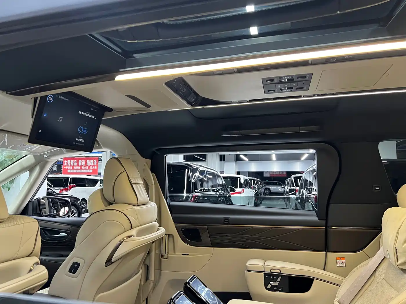 Toyota Vellfire 2024 Crown Hybrid 2.5L Executive Premium Edition фото 10