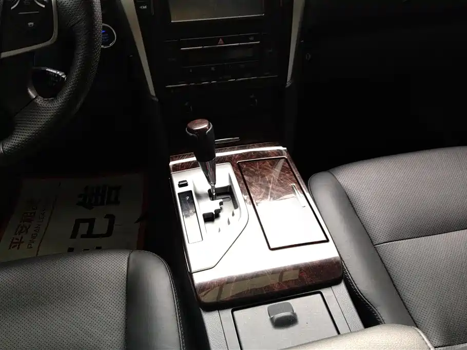 Toyota Camry 2016 2.0E 10th Anniversary Elite Edition фото 16