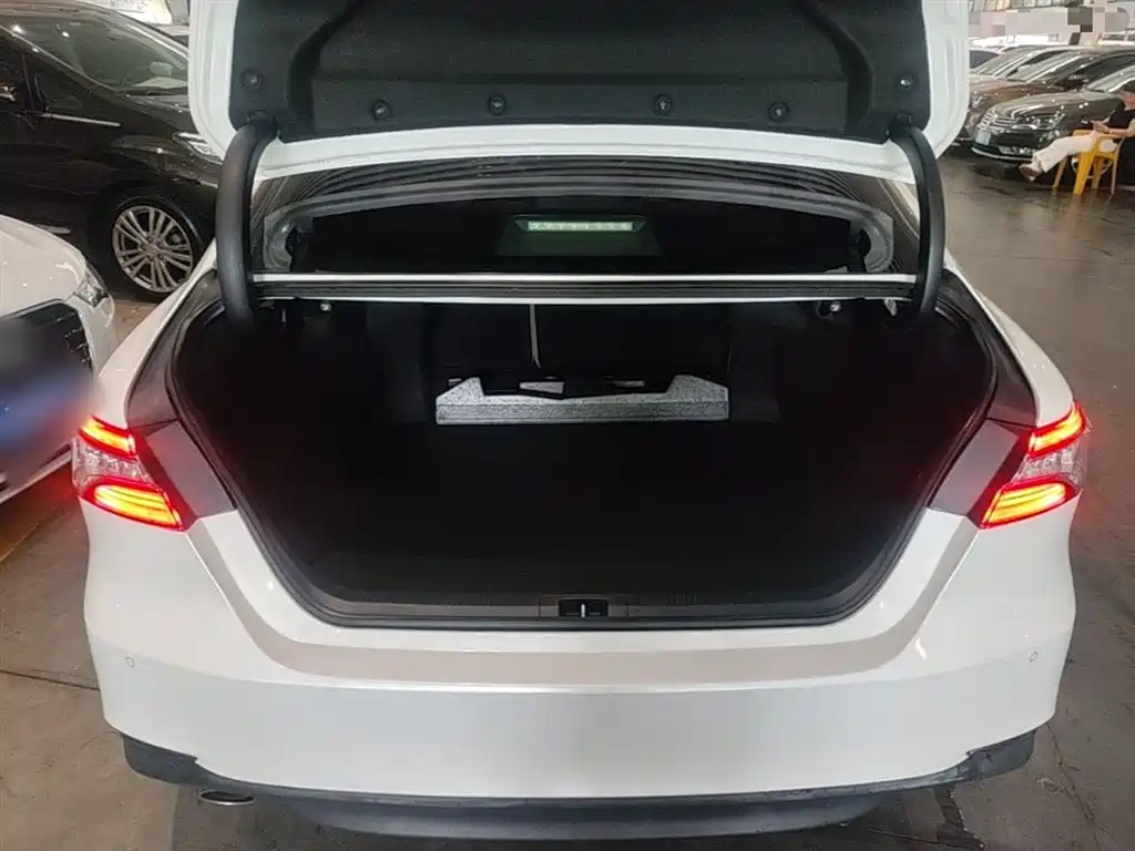 Toyota Camry 2019 Hybrid 2.5HG Luxury Edition China VI фото 19