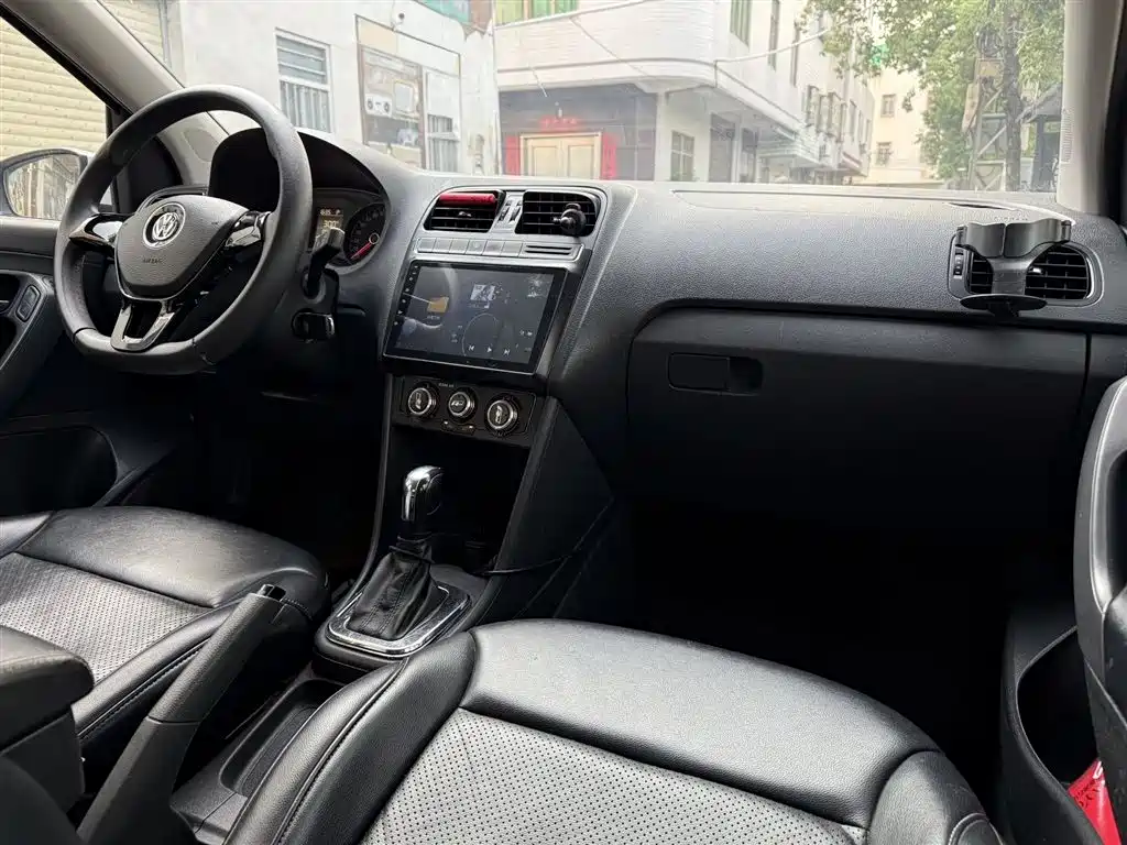 Volkswagen Polo 2016 1.4L Automatic Trend фото 7