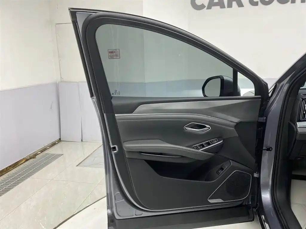 BYD Song L DM-i 2026 DM-i Smart Edition 130KM Superior фото 16