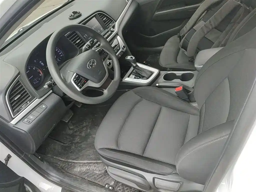 Hyundai Elantra 2016 Model 1.6L Automatic Smart Elite фото 11