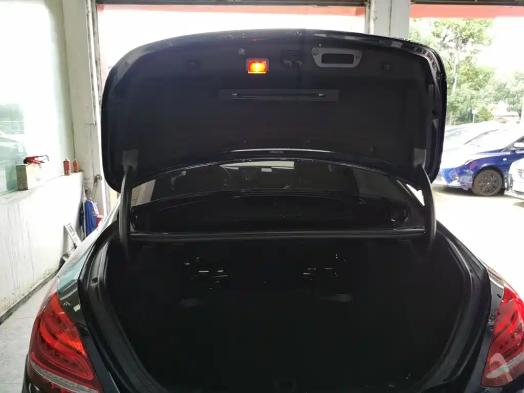 Фото 19 - Mercedes-Benz C-Class