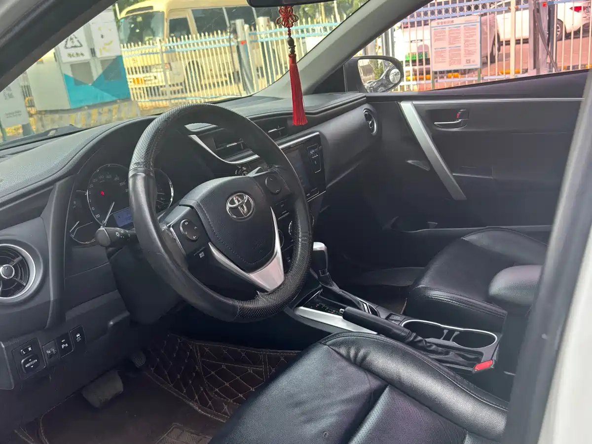 Toyota Levin 2017 Facelift 185T CVT Elite (China V) фото 4