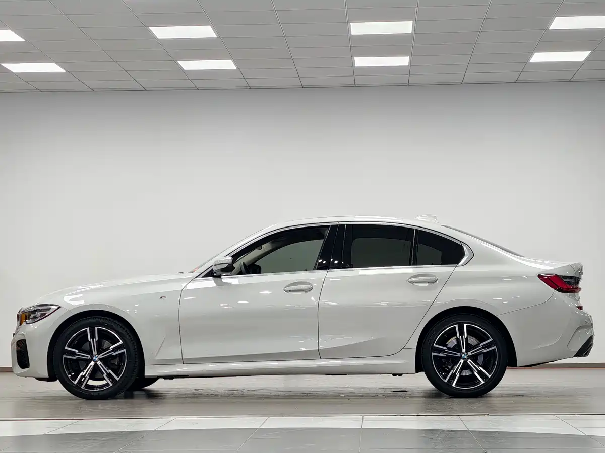 BMW 3 Series 2023 325i M Sport Package фото 3