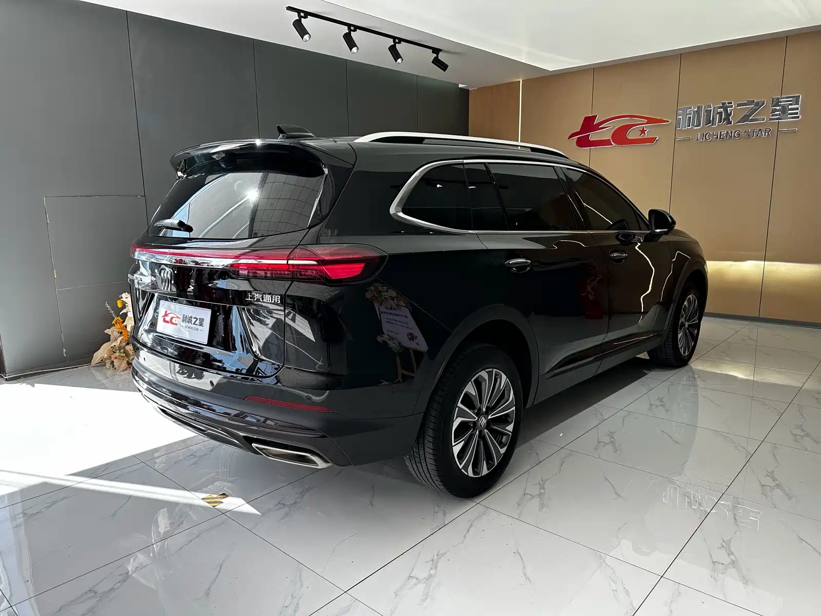 صورة 4 - Buick Envision Plus