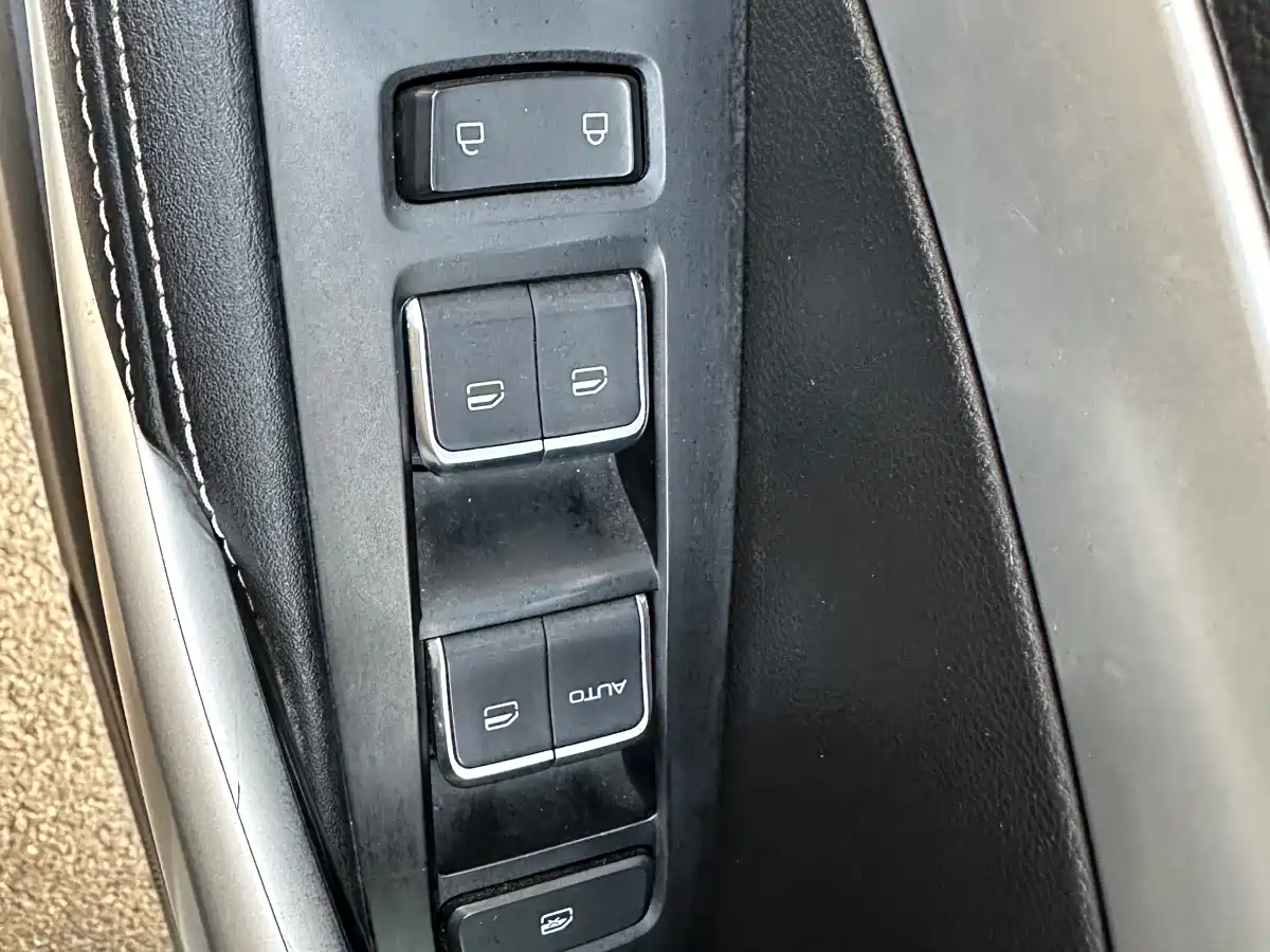 Baojun 530 2019 2020 1.5T CVT Premium Connect 7-seater