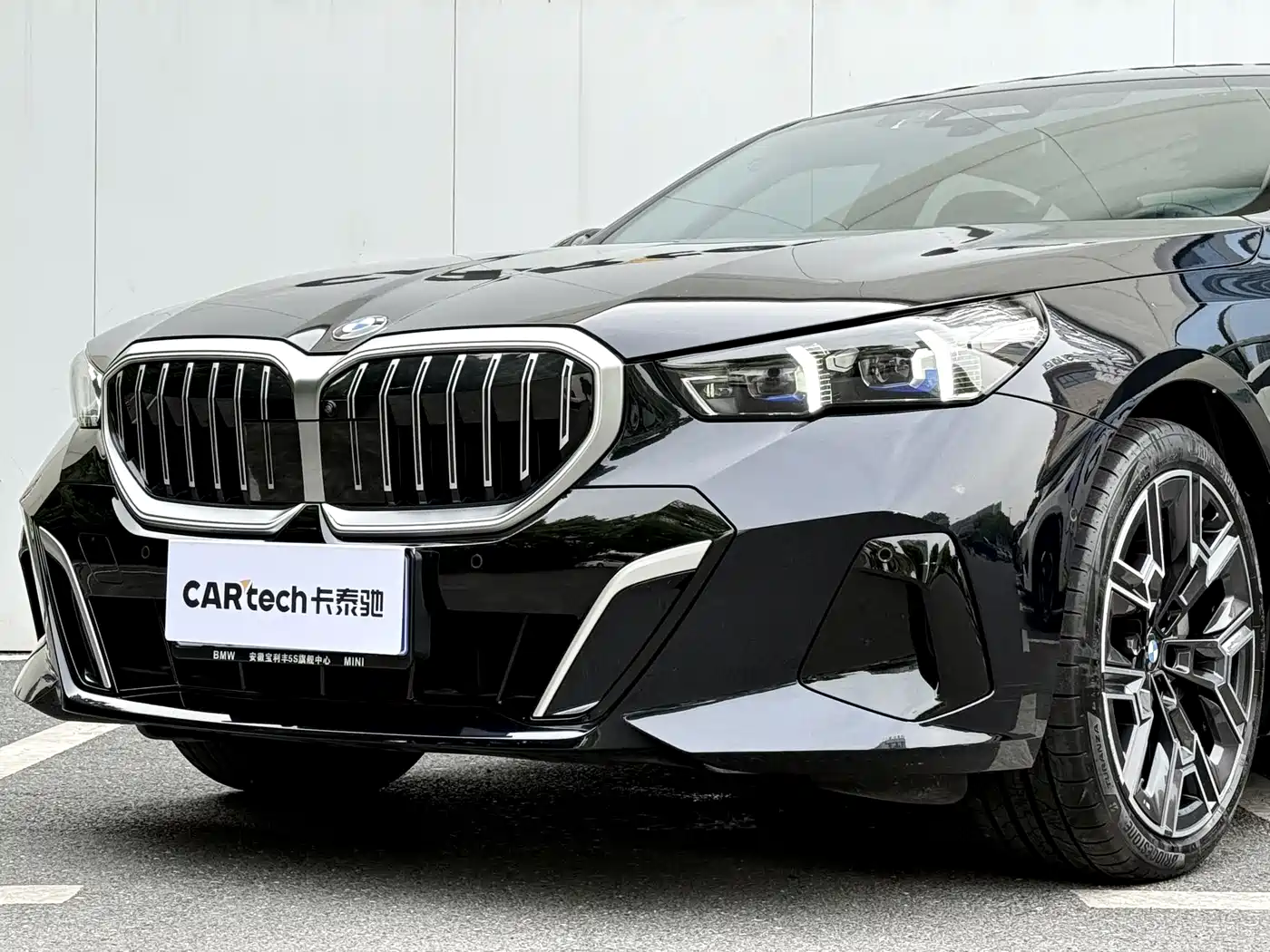 BMW 5 Series 2025 530Li Premium M Sport Package фото 13