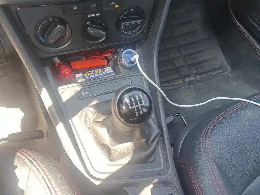 Volkswagen Lavida 2015 1.6L Manual Trend Edition фото 16