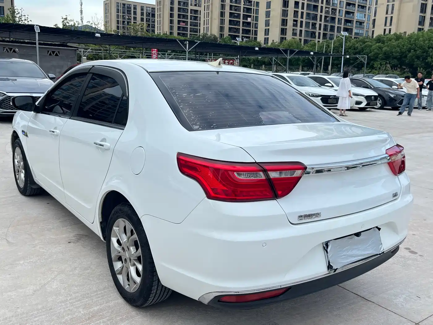Фото 6 - Geely Vision