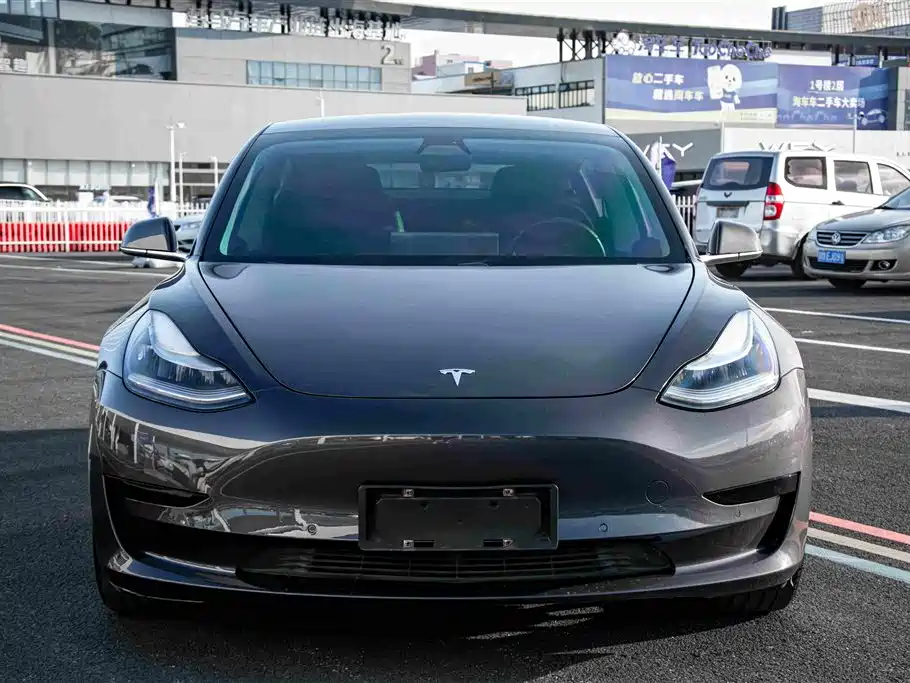 Фото 2 - Tesla Model 3