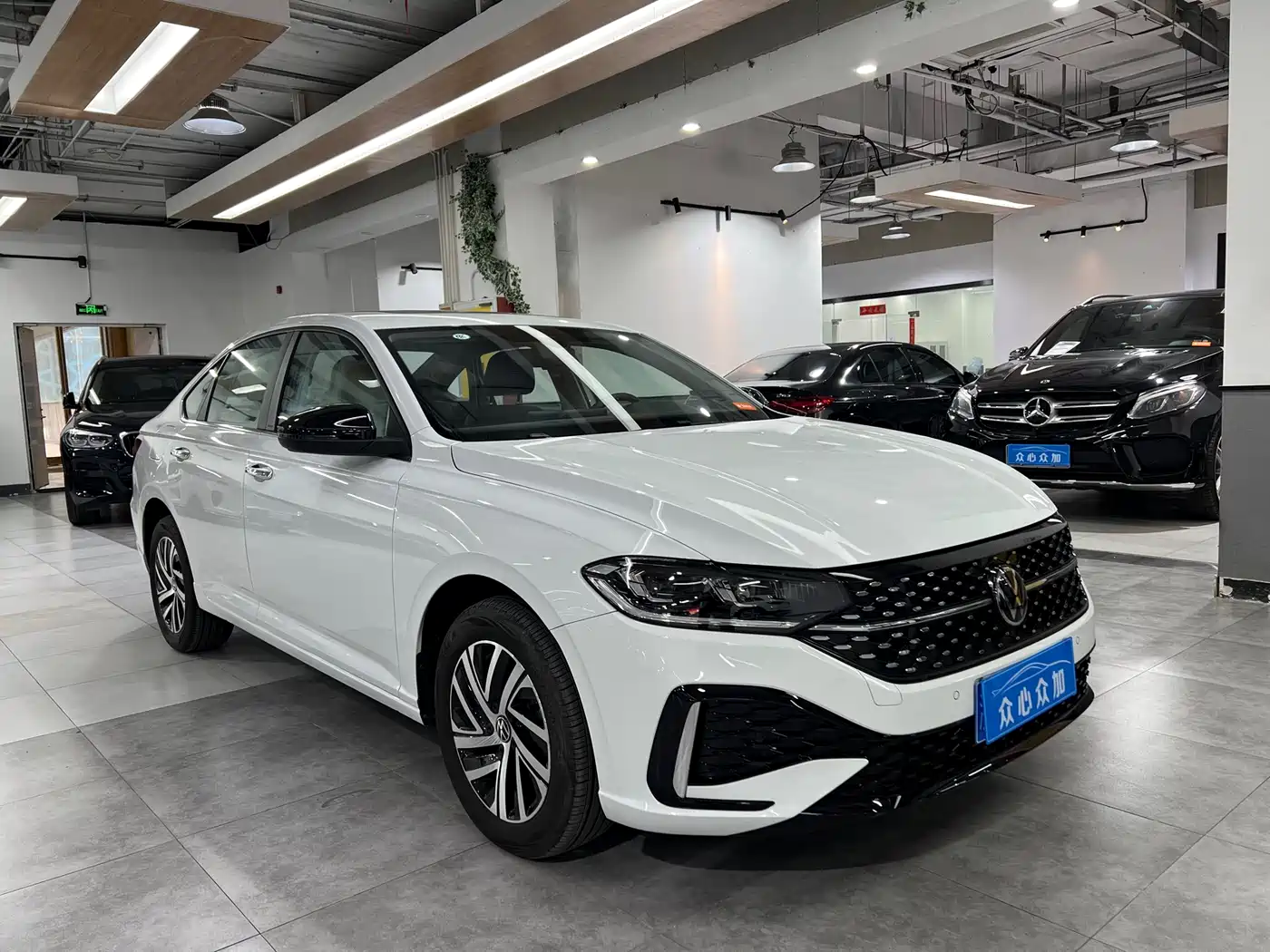 Volkswagen Lavida 2024 Model 300TSI DSG Starlight Leading Edition фото 3