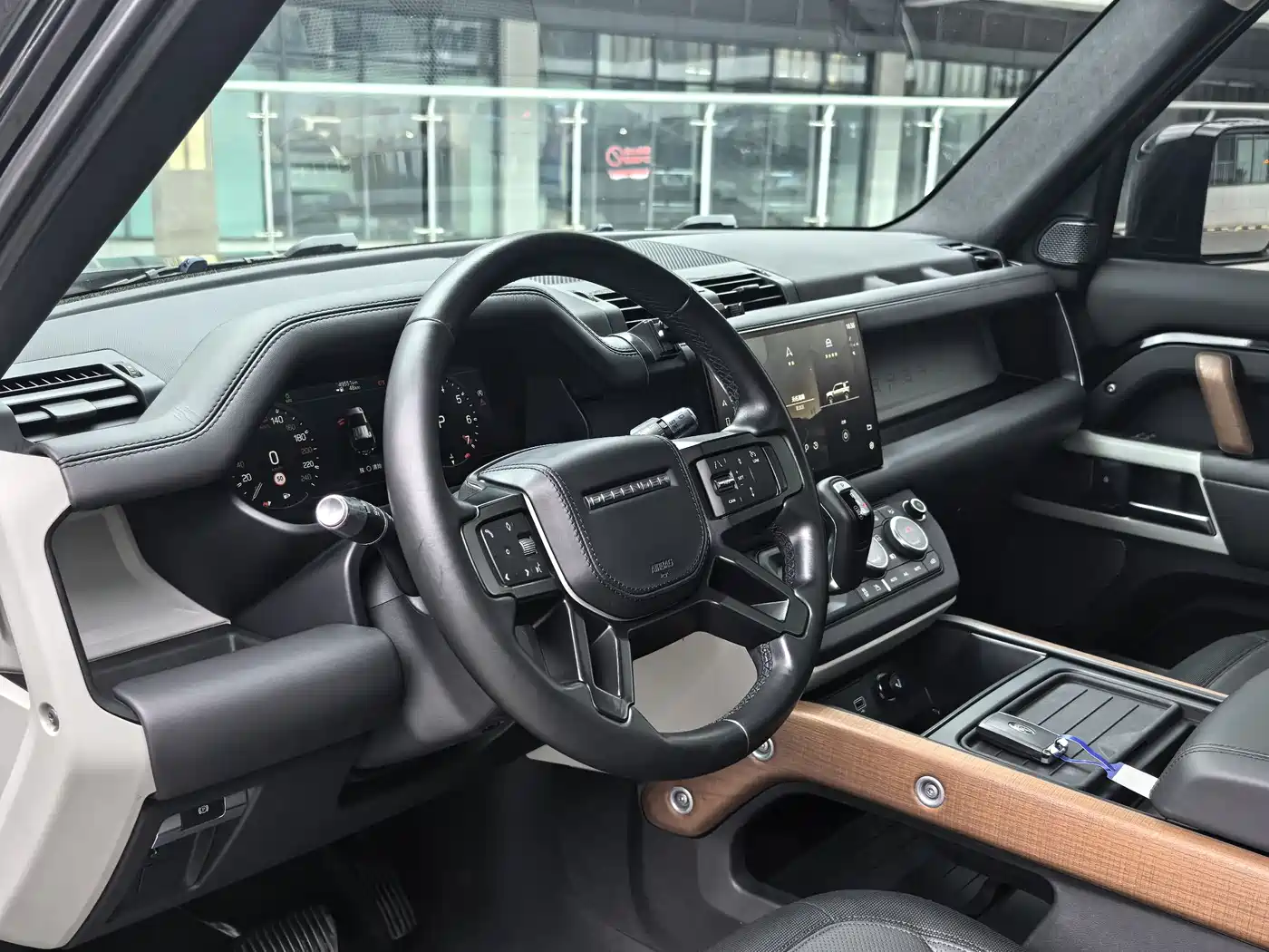 Land Rover Defender 2022 110 P400 X-DYNAMIC HSE фото 7