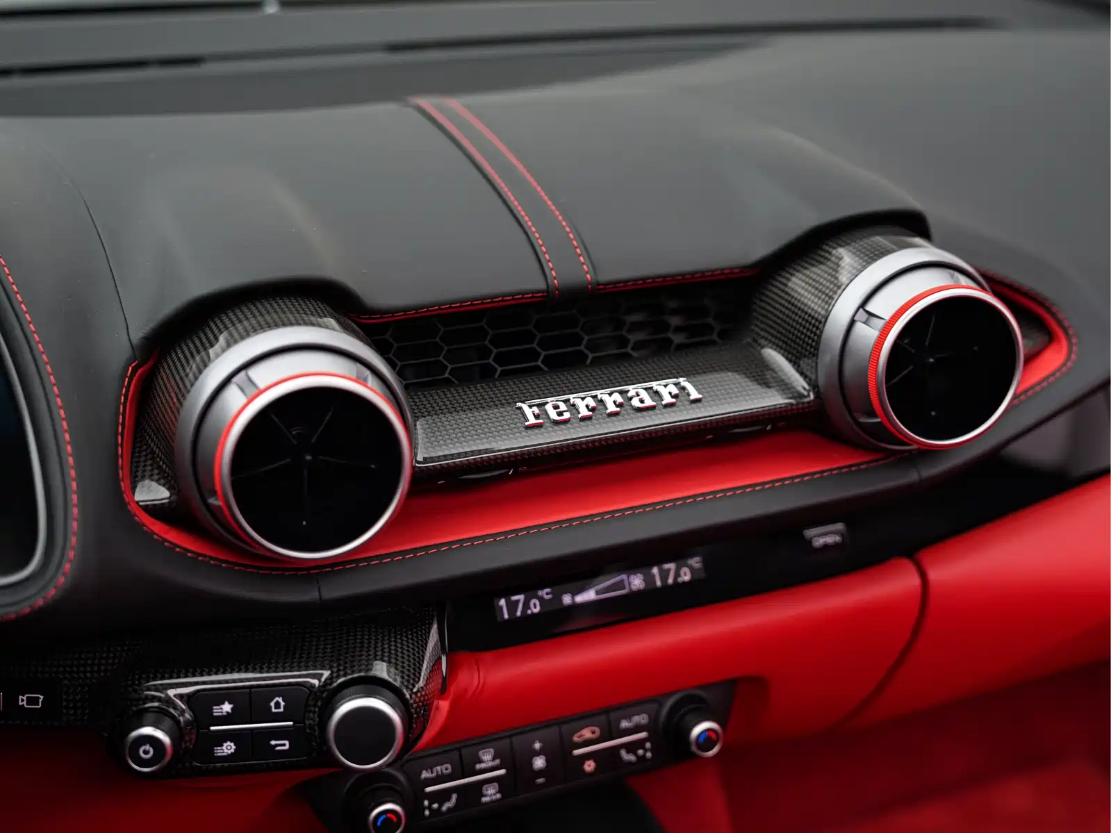 Фото 22 - Ferrari 812