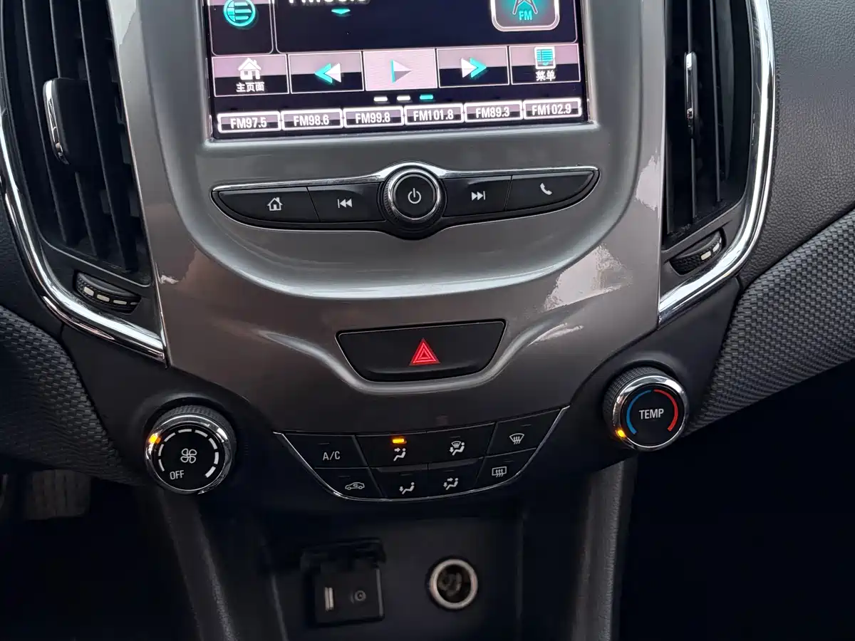 Chevrolet Cruze 2017 1.5L Automatic Pioneer Sunroof фото 14