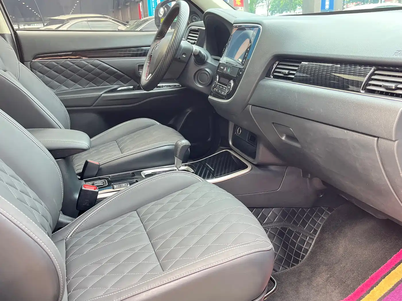 MITSUBISHI OUTLANDER