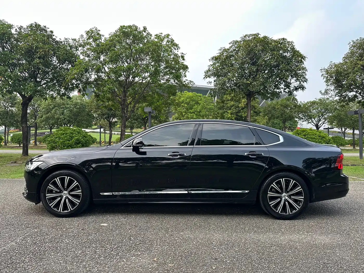 Volvo S90 2021 Model B5 Inscription Luxury Edition фото 15
