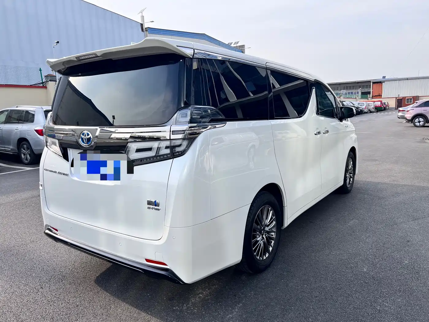 Toyota Vellfire 2021 Crown Hybrid 2.5L HV Luxury Edition фото 6