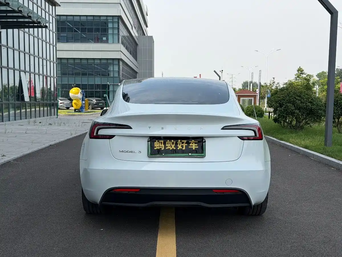Фото 5 - Tesla Model 3