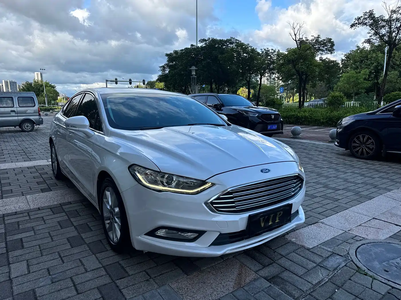 Фото 2 - Ford Mondeo