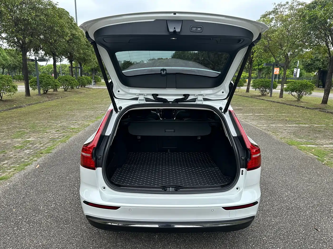 Volvo V60 2023 B5 Smart Luxury Enjoyment Edition фото 9