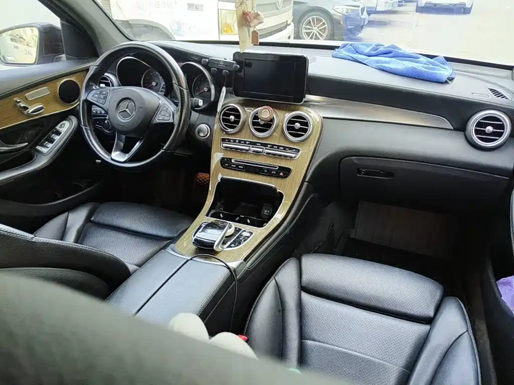 Photo 12 - Mercedes-Benz GLC Coupe