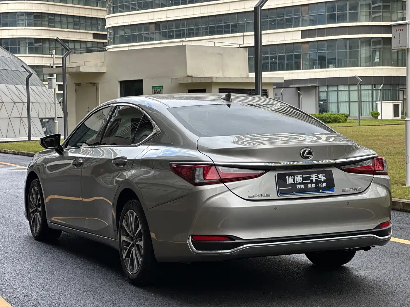 Lexus ES 2023 260 Excellence фото 9