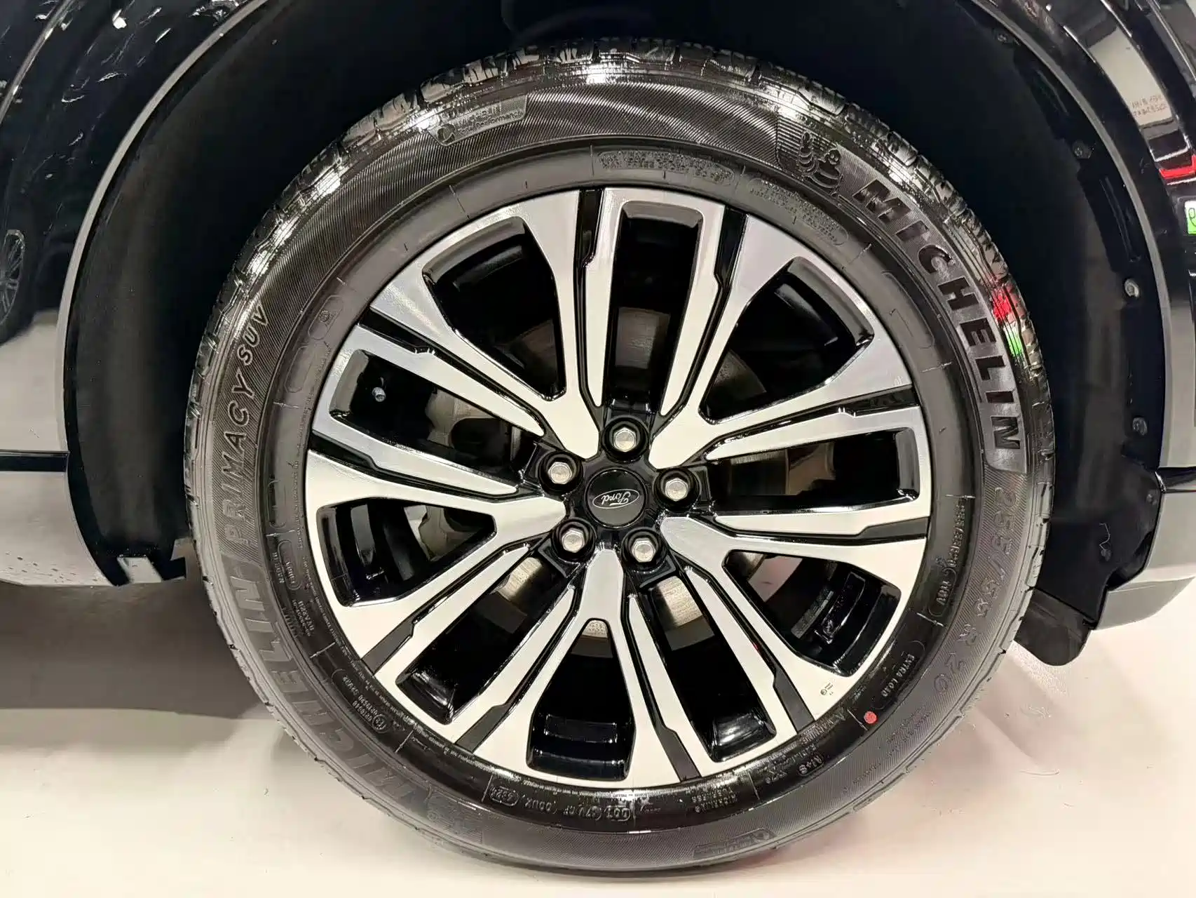 Фото 16 - Ford Explorer