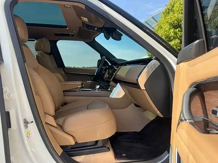 Land Rover Range Rover 2025 2024 3.0 L6 400PS Golden Age Extended 7-Seater