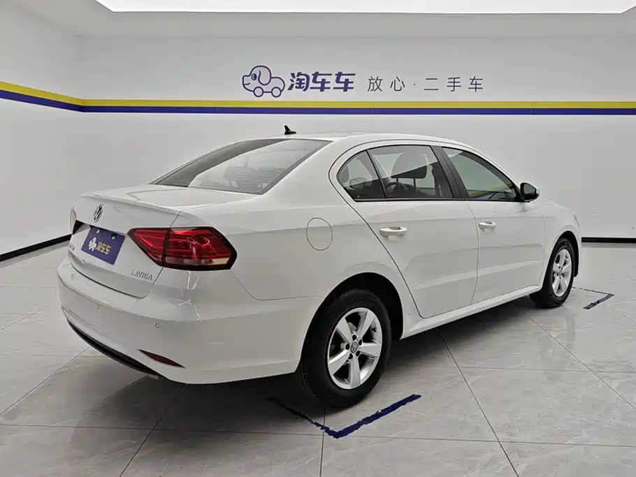 Фото 3 - Volkswagen Lavida