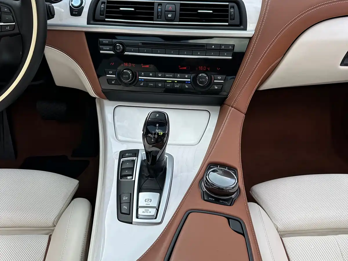 BMW 6 Series 2016 640i xDrive Gran Coupe фото 32