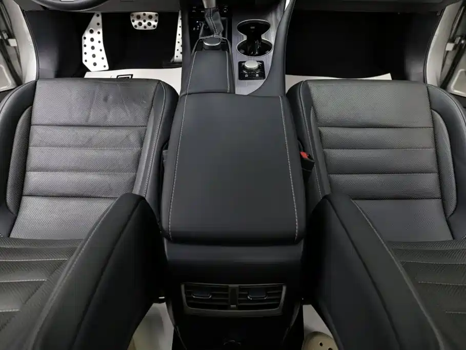 Photo 10 - Lexus RX