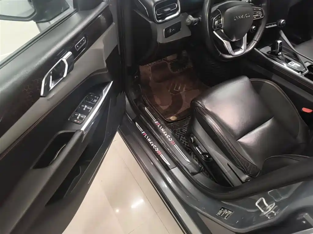 Lynk & Co 02 2018 1.5T DCT 2WD Power Pro Edition China V фото 16