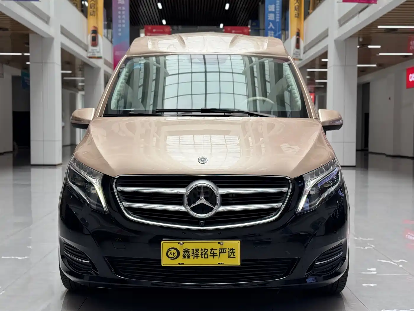 Mercedes-Benz V-Class 2018 V 260 L Premium Long Wheelbase Edition China VI фото 2