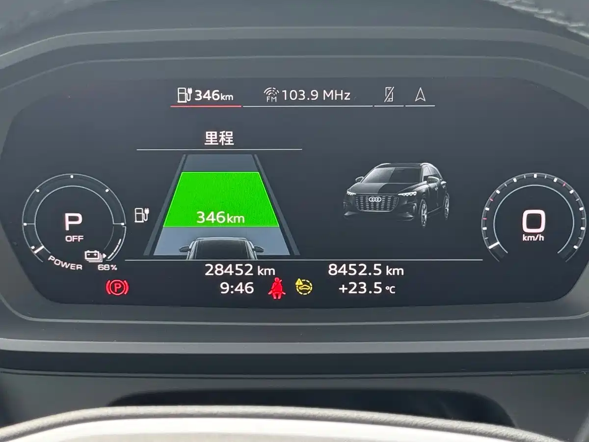 Фото 28 - Audi Q5 e-tron