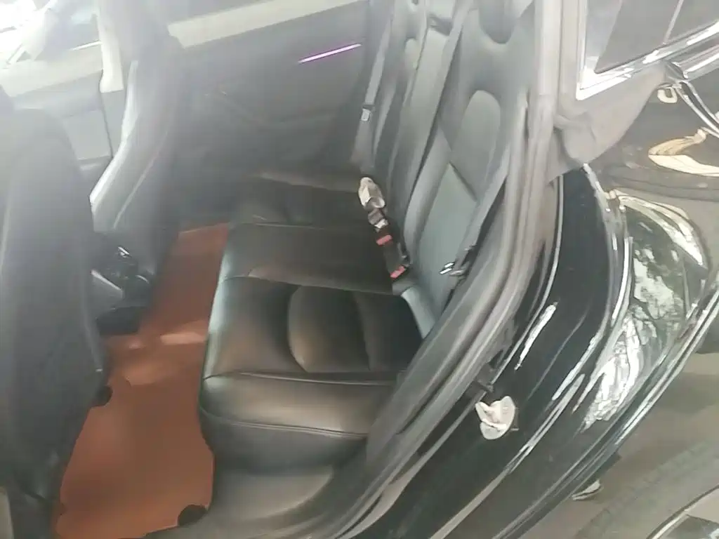 Фото 17 - Tesla Model 3