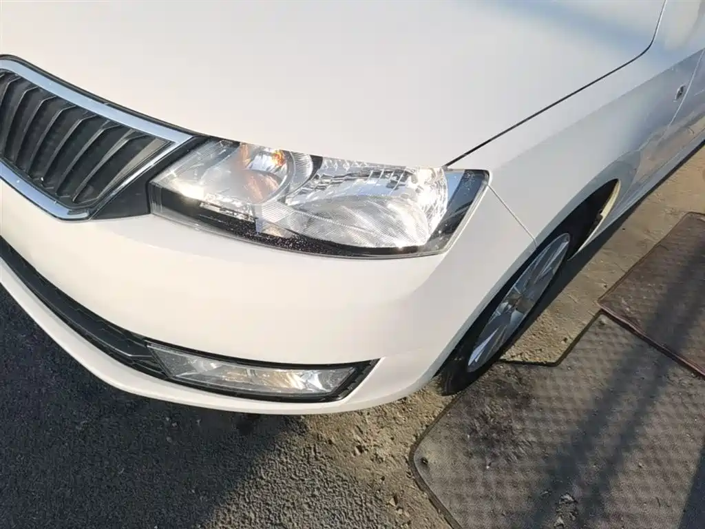 Škoda Rapid 2015 1.6L Automatic Smart Selection фото 24