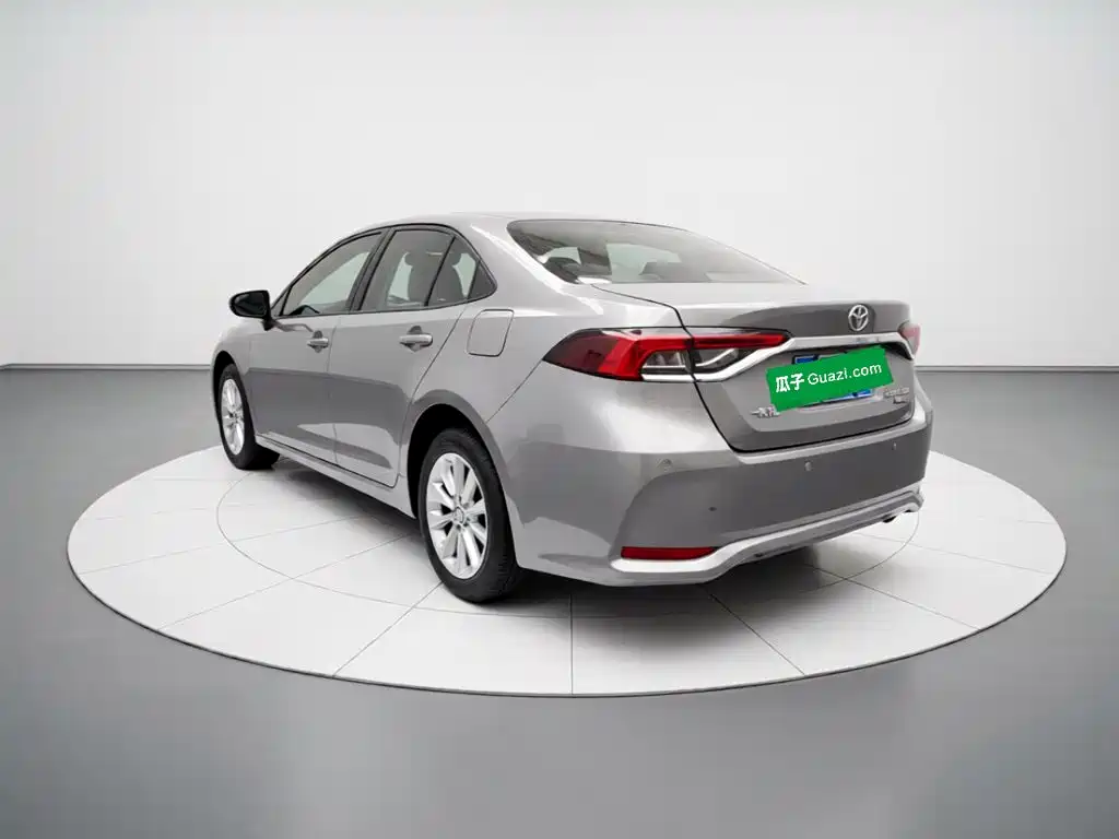 Фото 4 - Toyota Corolla
