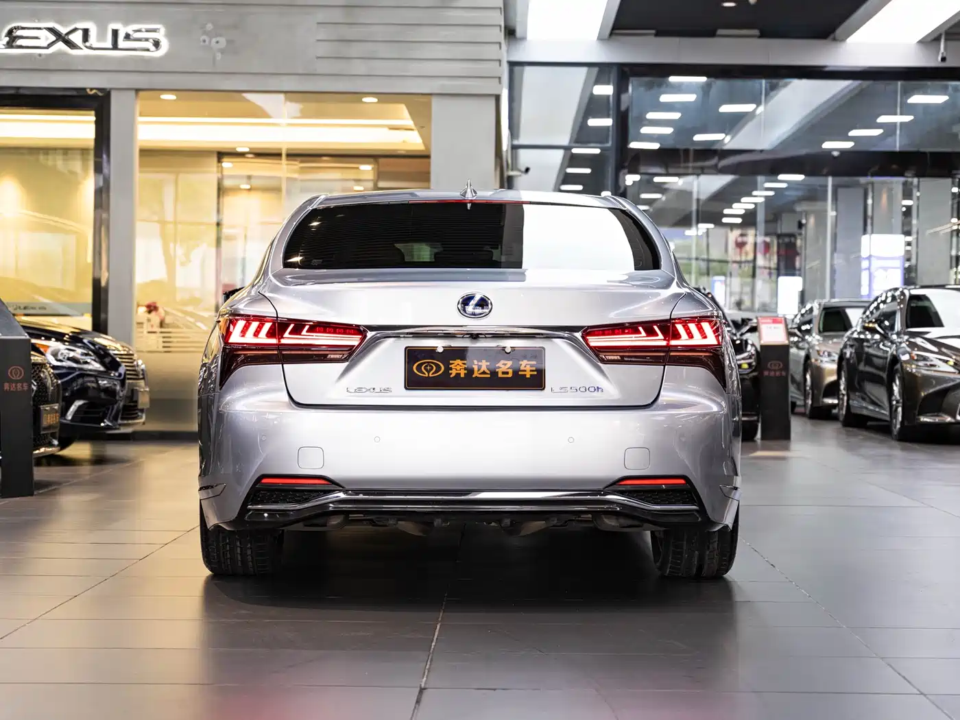Lexus LS 2021 500h Premium Edition фото 5