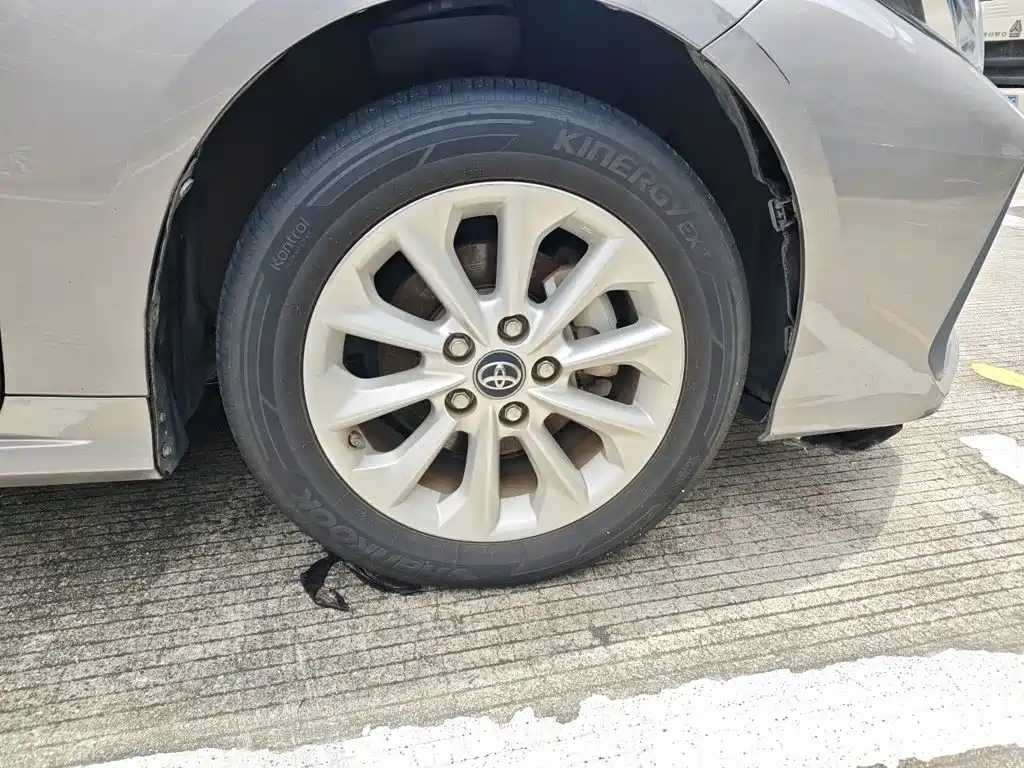 Фото 8 - Toyota Corolla