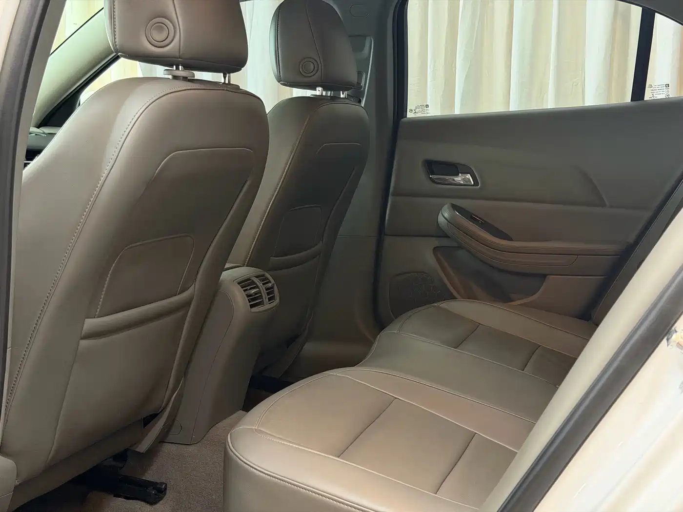 Chevrolet Malibu 2014 2.0L Automatic Luxury фото 11