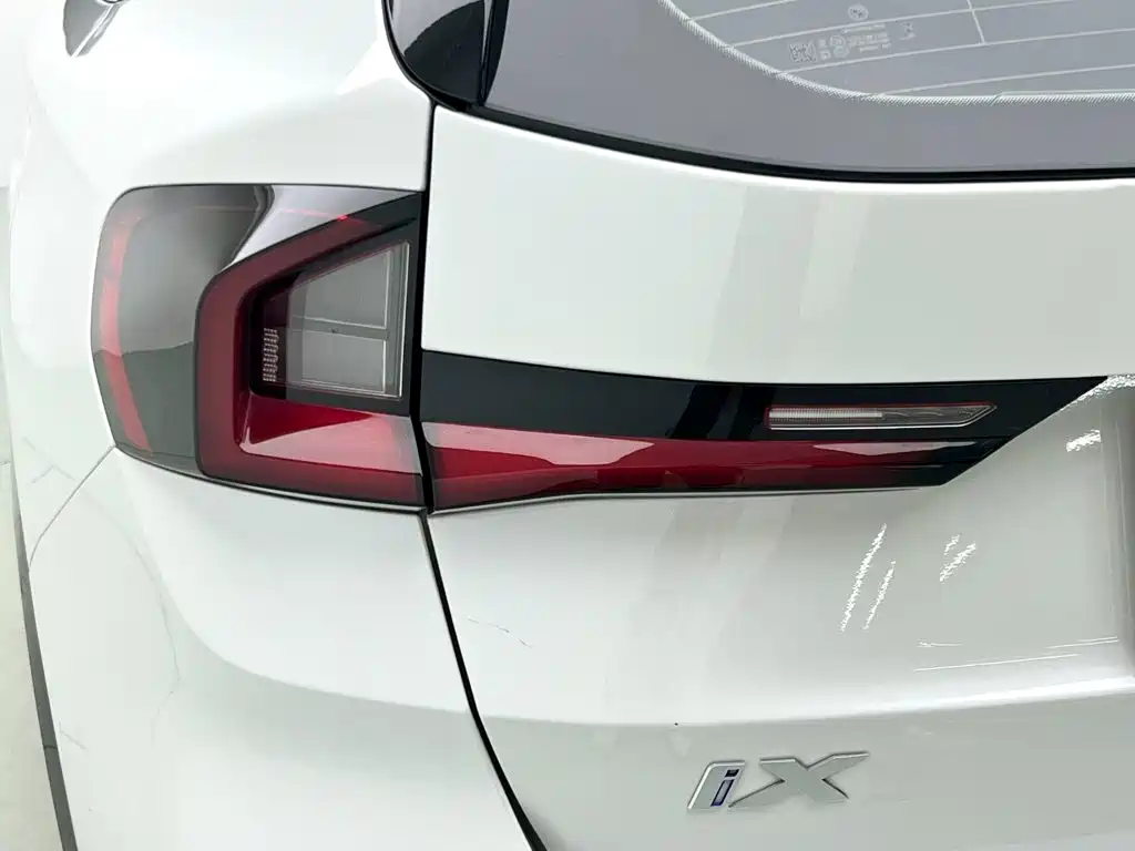 2025 BMW iX1