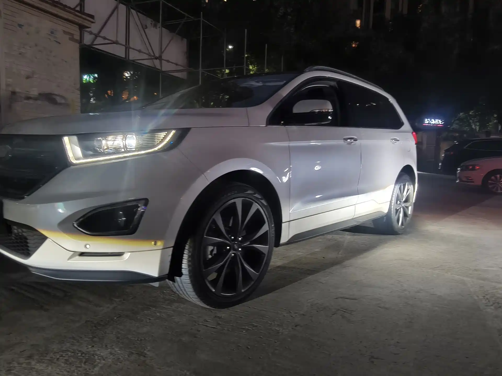 Фото 2 - Ford Edge